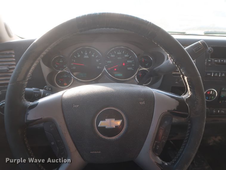 image for item HW9069 2012 Chevrolet Silverado 1500 LT  Crew Cab pickup truck