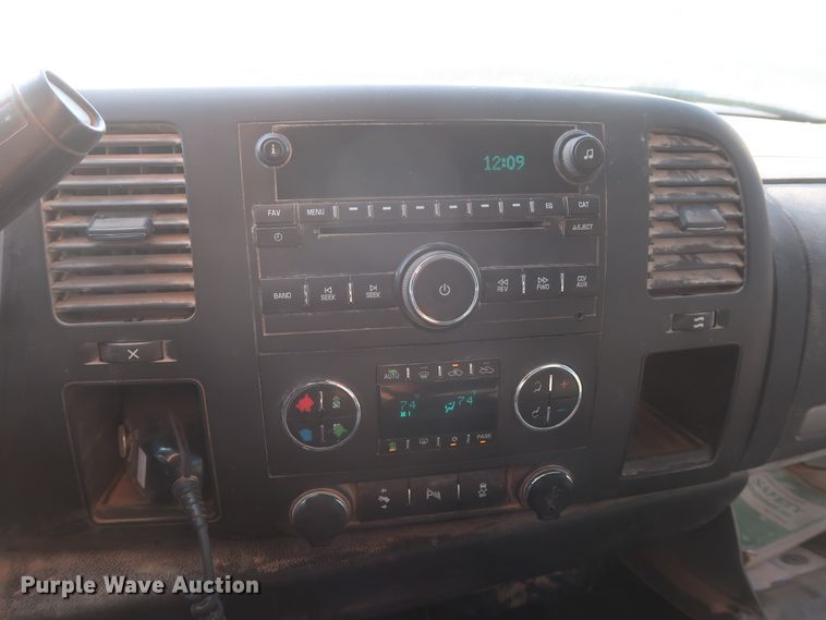 image for item HW9069 2012 Chevrolet Silverado 1500 LT  Crew Cab pickup truck