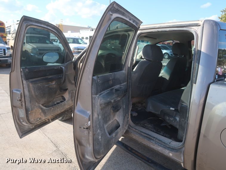 image for item HW9069 2012 Chevrolet Silverado 1500 LT  Crew Cab pickup truck