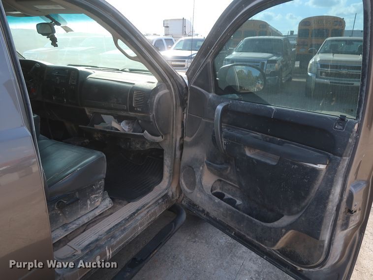 image for item HW9069 2012 Chevrolet Silverado 1500 LT  Crew Cab pickup truck