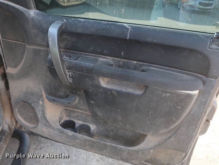 image for item HW9069 2012 Chevrolet Silverado 1500 LT  Crew Cab pickup truck