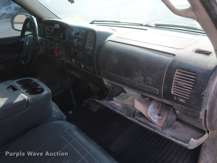 image for item HW9069 2012 Chevrolet Silverado 1500 LT  Crew Cab pickup truck