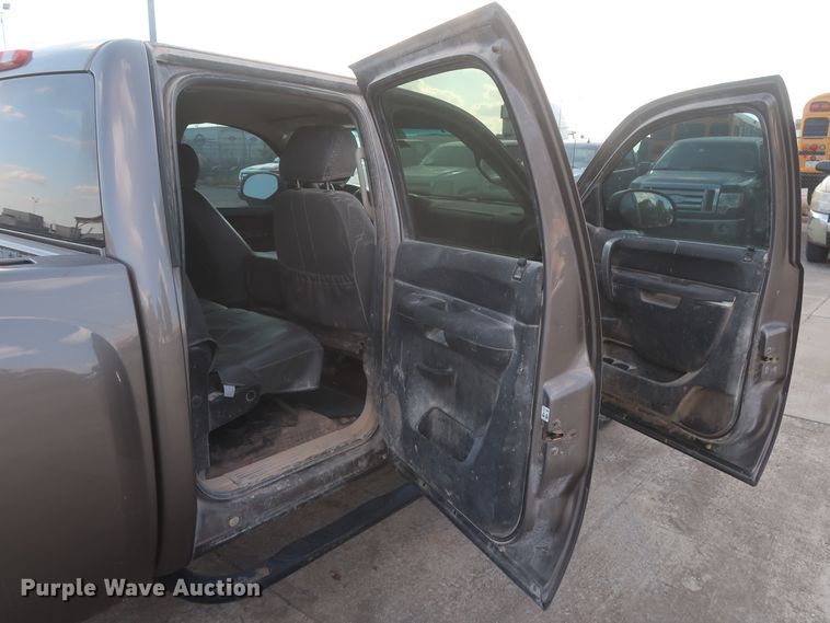 image for item HW9069 2012 Chevrolet Silverado 1500 LT  Crew Cab pickup truck