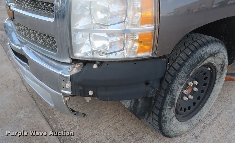 image for item HW9069 2012 Chevrolet Silverado 1500 LT  Crew Cab pickup truck