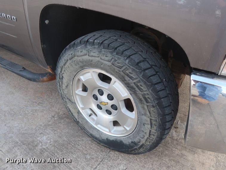 image for item HW9069 2012 Chevrolet Silverado 1500 LT  Crew Cab pickup truck