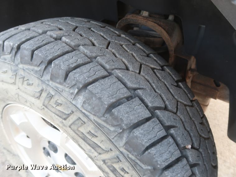 image for item HW9069 2012 Chevrolet Silverado 1500 LT  Crew Cab pickup truck