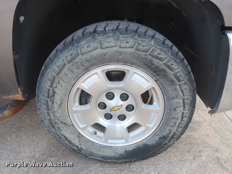 image for item HW9069 2012 Chevrolet Silverado 1500 LT  Crew Cab pickup truck