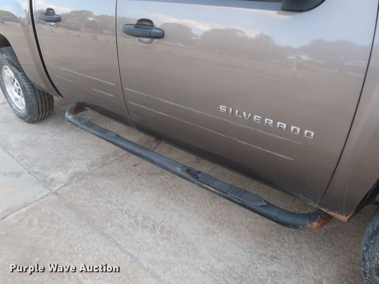 image for item HW9069 2012 Chevrolet Silverado 1500 LT  Crew Cab pickup truck