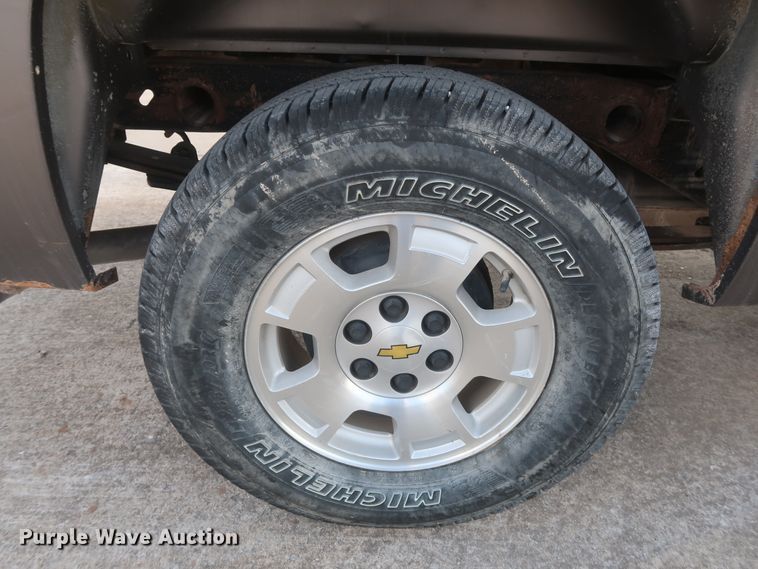 image for item HW9069 2012 Chevrolet Silverado 1500 LT  Crew Cab pickup truck