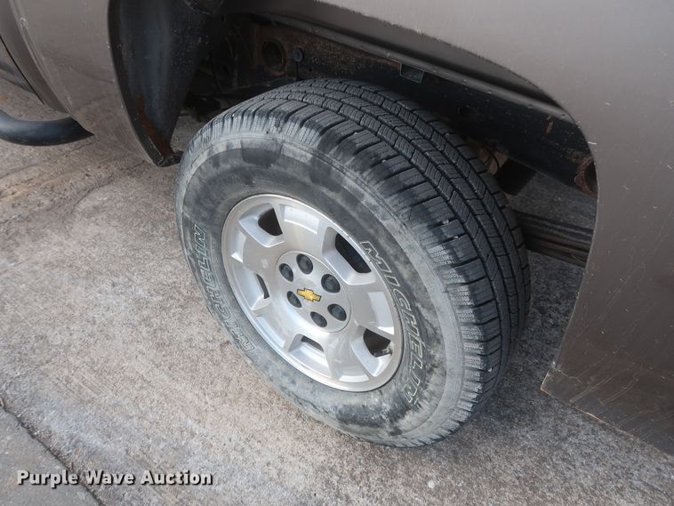 image for item HW9069 2012 Chevrolet Silverado 1500 LT  Crew Cab pickup truck