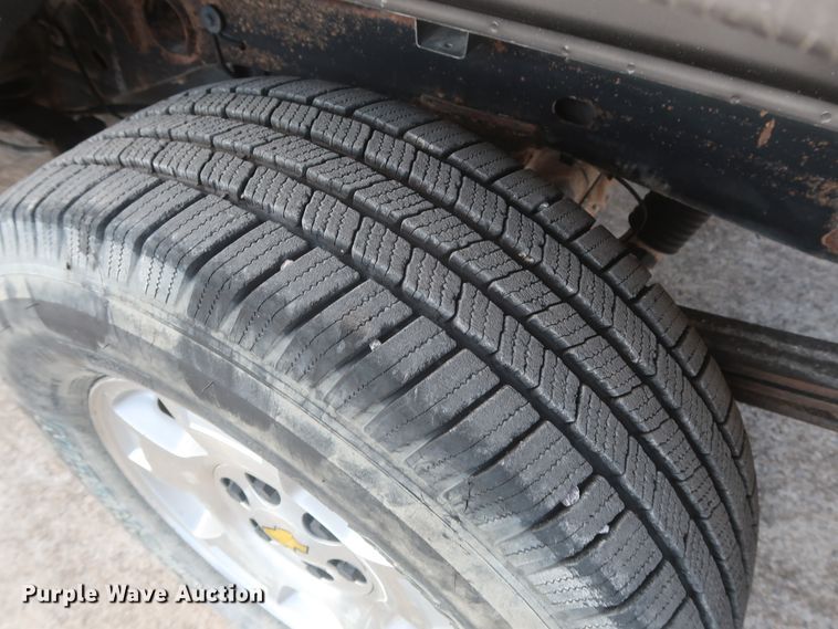 image for item HW9069 2012 Chevrolet Silverado 1500 LT  Crew Cab pickup truck