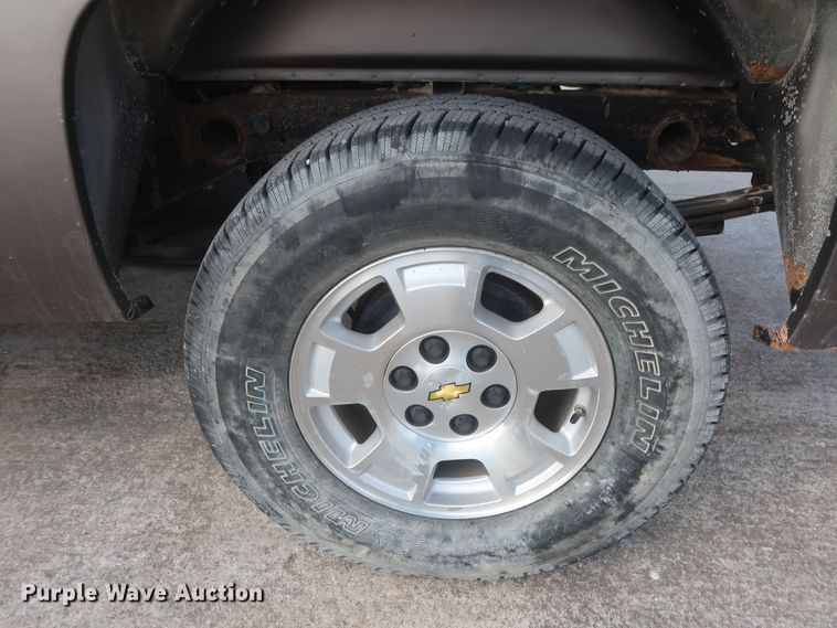 image for item HW9069 2012 Chevrolet Silverado 1500 LT  Crew Cab pickup truck