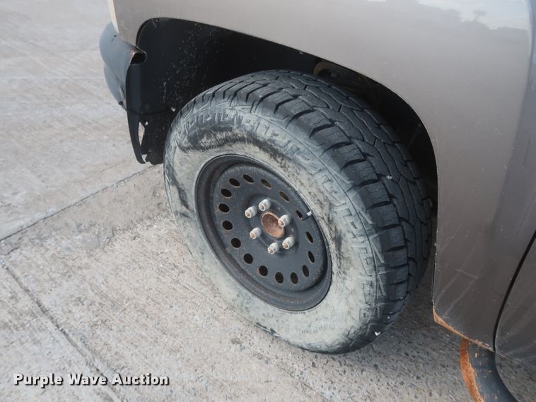 image for item HW9069 2012 Chevrolet Silverado 1500 LT  Crew Cab pickup truck