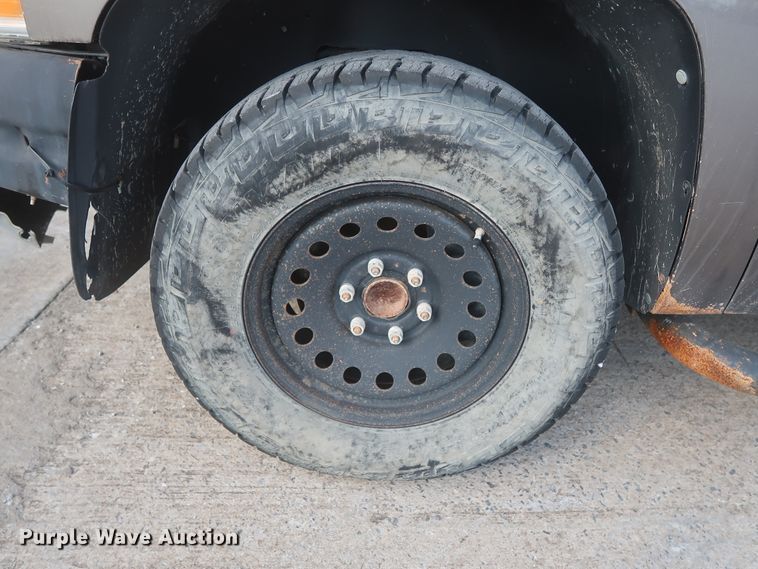 image for item HW9069 2012 Chevrolet Silverado 1500 LT  Crew Cab pickup truck