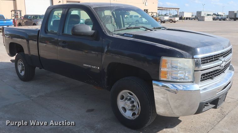 image for item HW9084 2008 Chevrolet Silverado 2500HD  Ext. Cab pickup truck