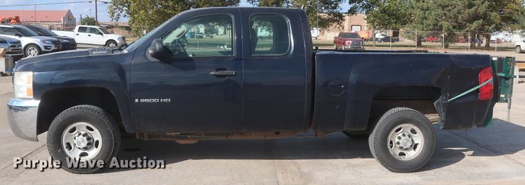 image for item HW9084 2008 Chevrolet Silverado 2500HD  Ext. Cab pickup truck