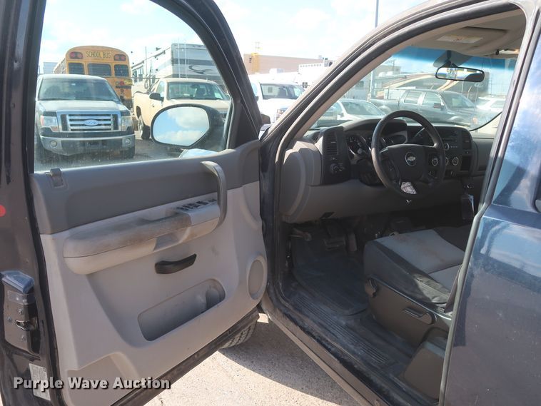 image for item HW9084 2008 Chevrolet Silverado 2500HD  Ext. Cab pickup truck