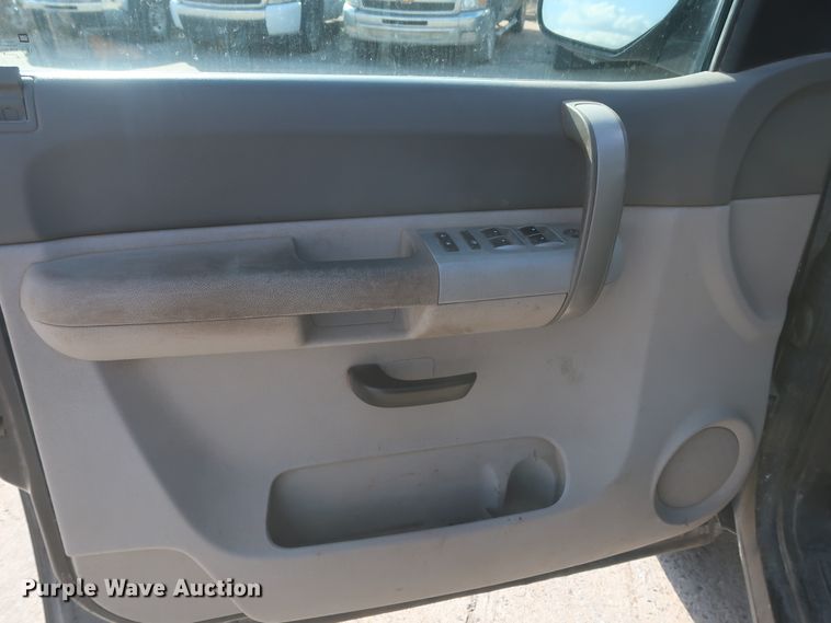 image for item HW9084 2008 Chevrolet Silverado 2500HD  Ext. Cab pickup truck