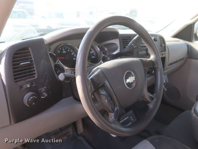 image for item HW9084 2008 Chevrolet Silverado 2500HD  Ext. Cab pickup truck