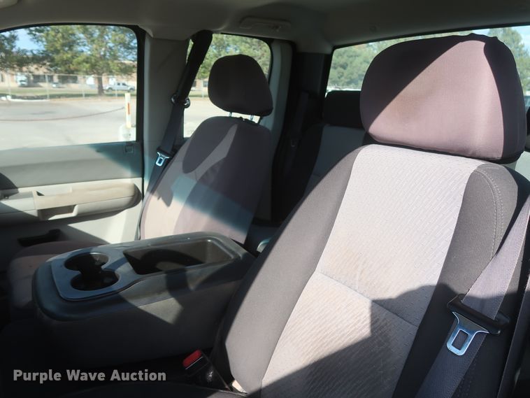 image for item HW9084 2008 Chevrolet Silverado 2500HD  Ext. Cab pickup truck