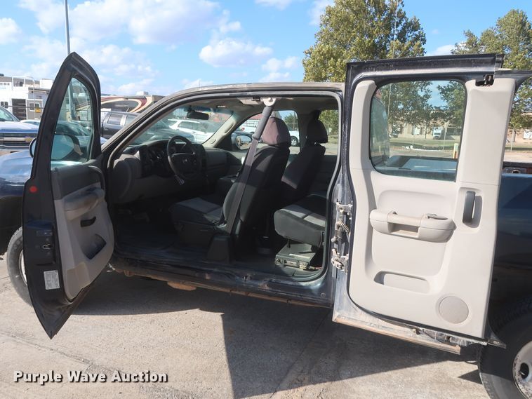 image for item HW9084 2008 Chevrolet Silverado 2500HD  Ext. Cab pickup truck