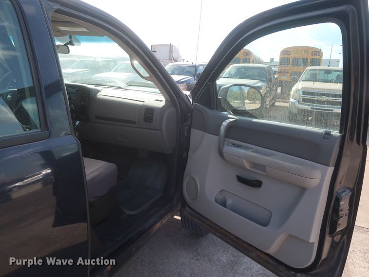 image for item HW9084 2008 Chevrolet Silverado 2500HD  Ext. Cab pickup truck