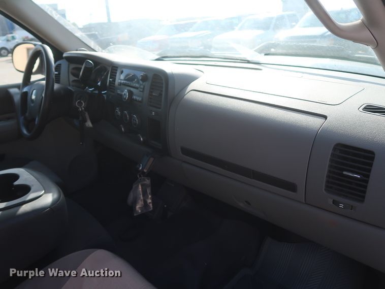 image for item HW9084 2008 Chevrolet Silverado 2500HD  Ext. Cab pickup truck