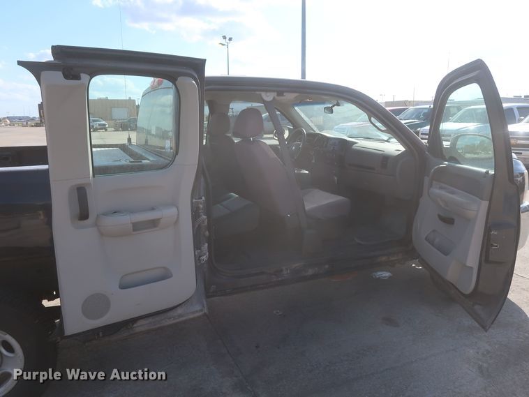 image for item HW9084 2008 Chevrolet Silverado 2500HD  Ext. Cab pickup truck