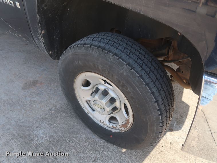 image for item HW9084 2008 Chevrolet Silverado 2500HD  Ext. Cab pickup truck