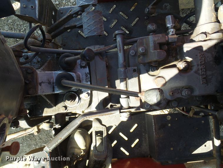 image for item DC2889 1989 Massey Ferguson 231  tractor