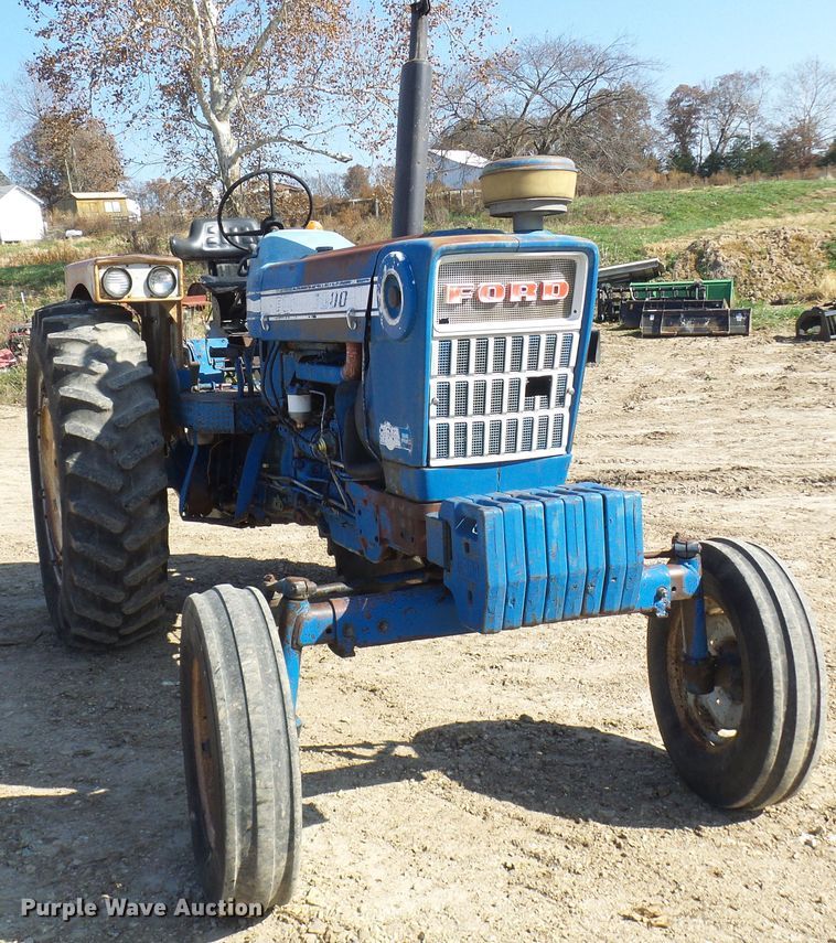 image for item DC2893 1974 Ford 7000  tractor