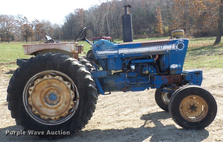 image for item DC2893 1974 Ford 7000  tractor