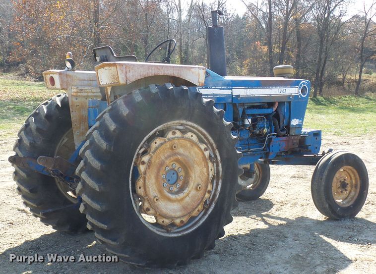 image for item DC2893 1974 Ford 7000  tractor