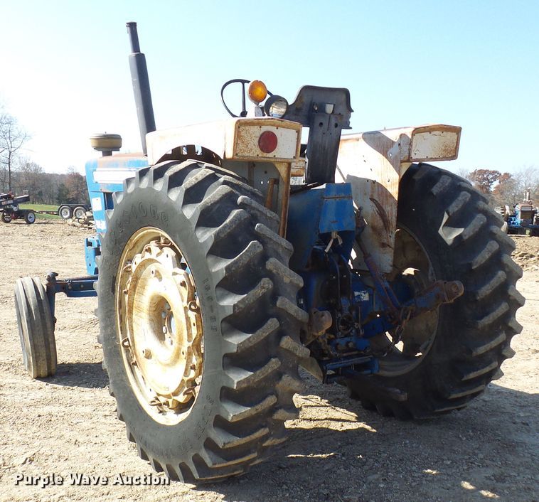 image for item DC2893 1974 Ford 7000  tractor