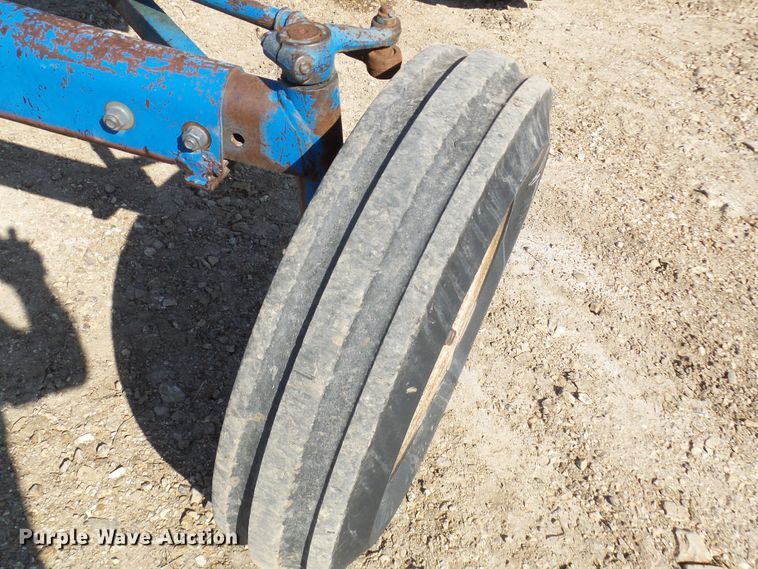 image for item DC2893 1974 Ford 7000  tractor