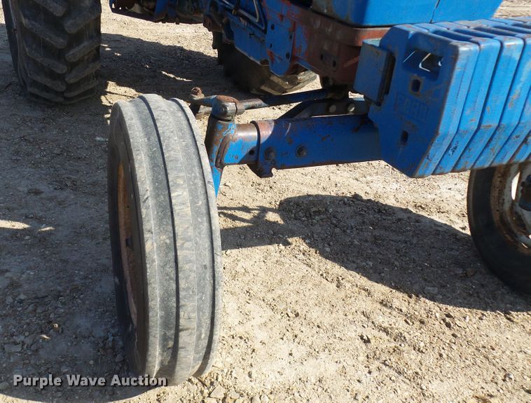 image for item DC2893 1974 Ford 7000  tractor