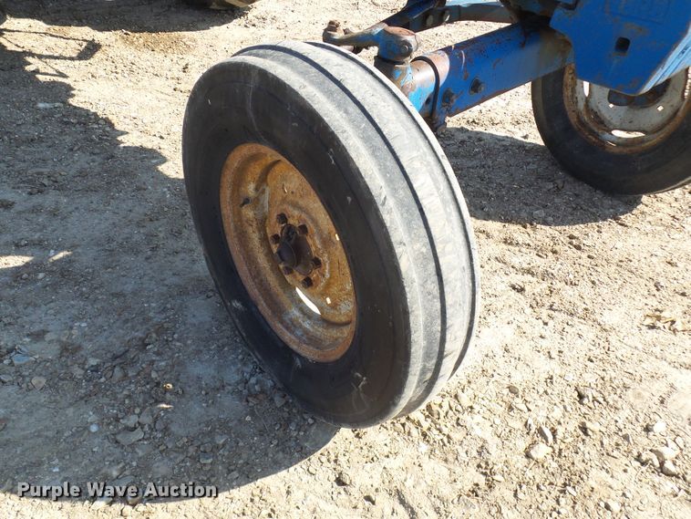 image for item DC2893 1974 Ford 7000  tractor