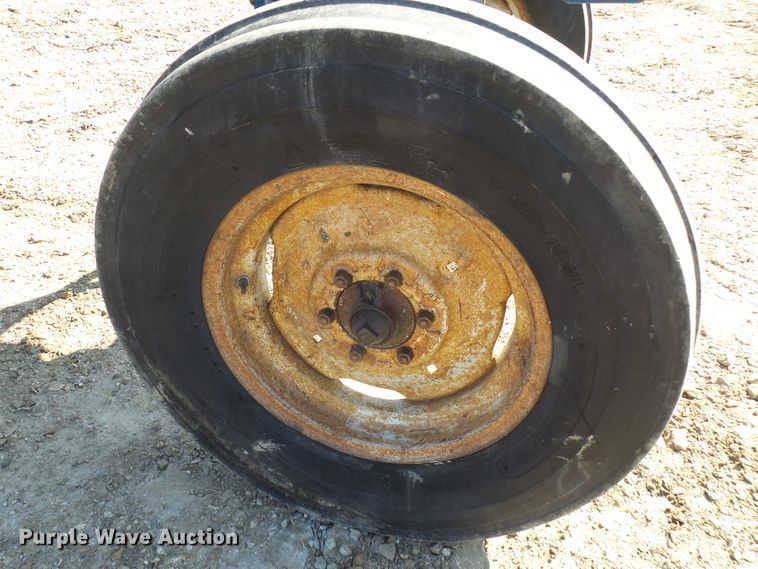 image for item DC2893 1974 Ford 7000  tractor