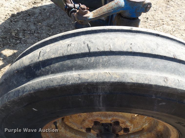 image for item DC2893 1974 Ford 7000  tractor