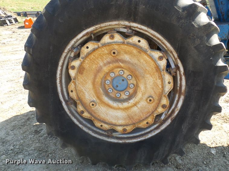 image for item DC2893 1974 Ford 7000  tractor