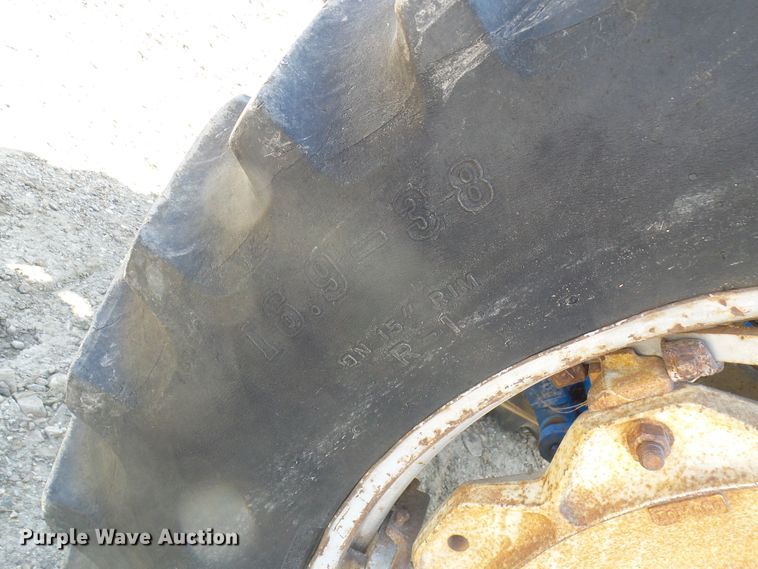 image for item DC2893 1974 Ford 7000  tractor