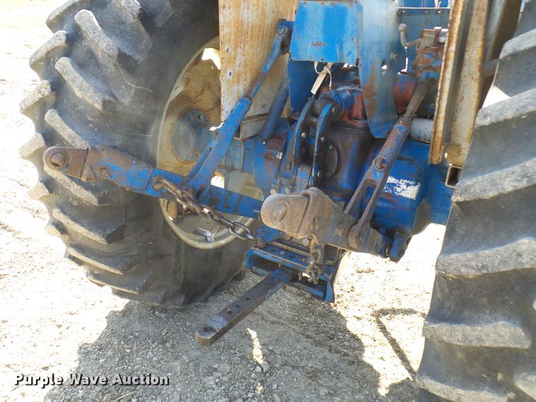 image for item DC2893 1974 Ford 7000  tractor