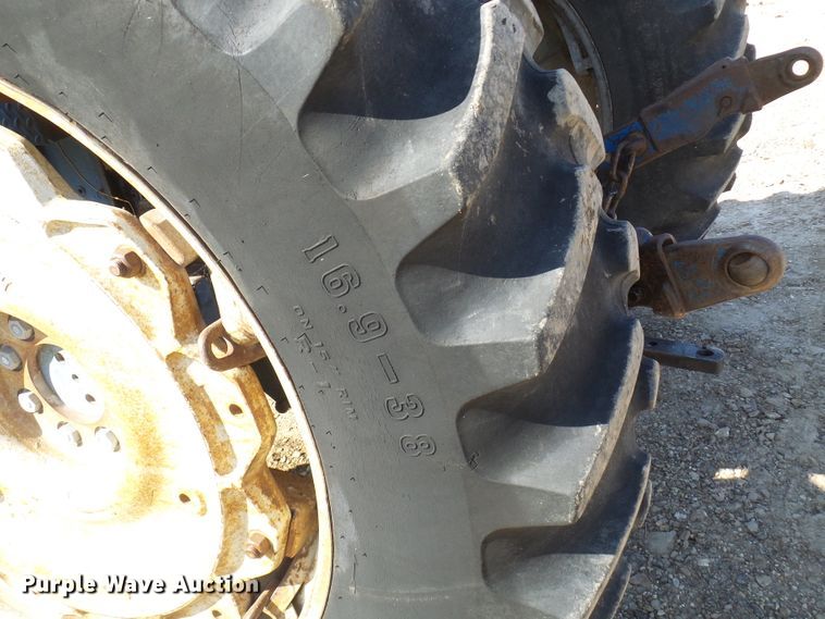 image for item DC2893 1974 Ford 7000  tractor