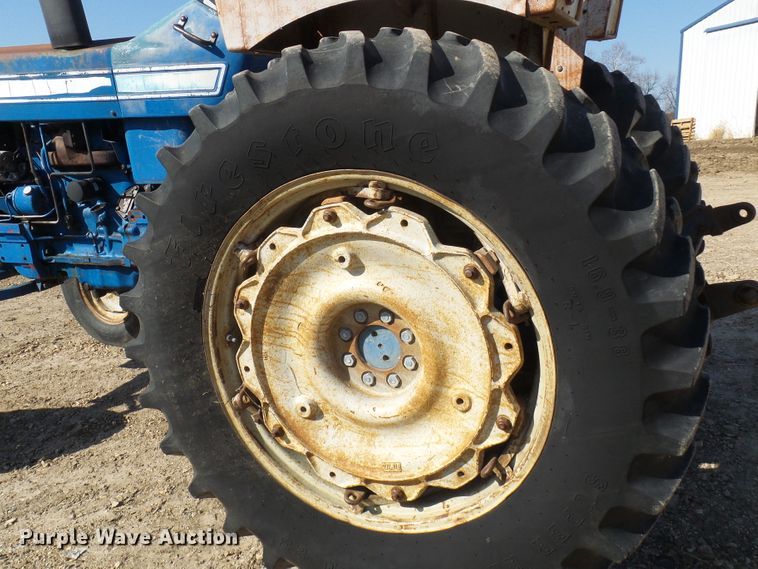 image for item DC2893 1974 Ford 7000  tractor