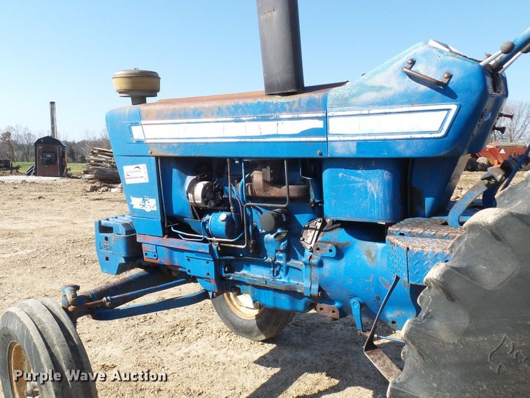 image for item DC2893 1974 Ford 7000  tractor