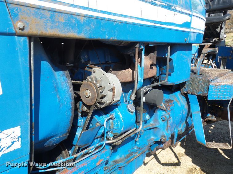 image for item DC2893 1974 Ford 7000  tractor