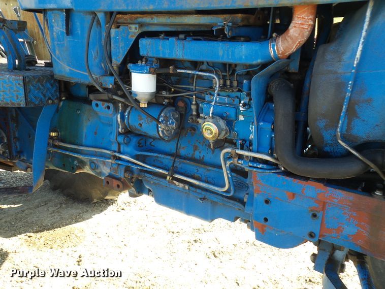 image for item DC2893 1974 Ford 7000  tractor