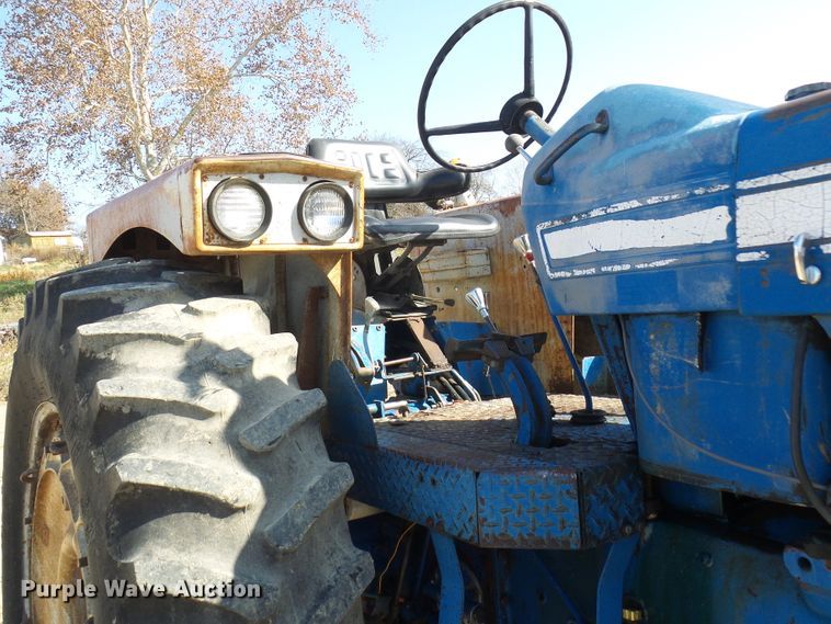 image for item DC2893 1974 Ford 7000  tractor