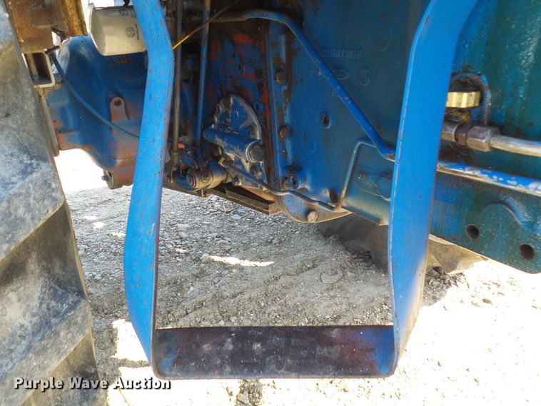 image for item DC2893 1974 Ford 7000  tractor