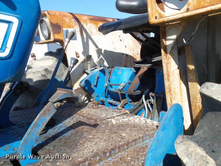 image for item DC2893 1974 Ford 7000  tractor